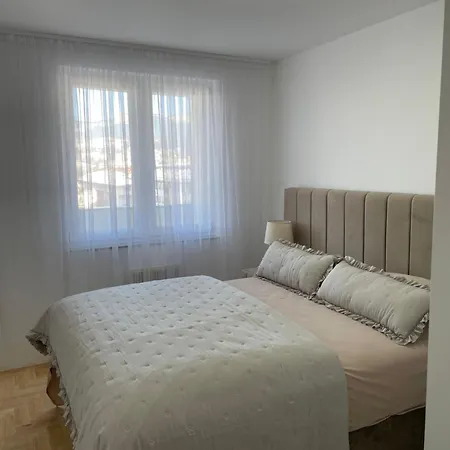 Centar G1 * Pale